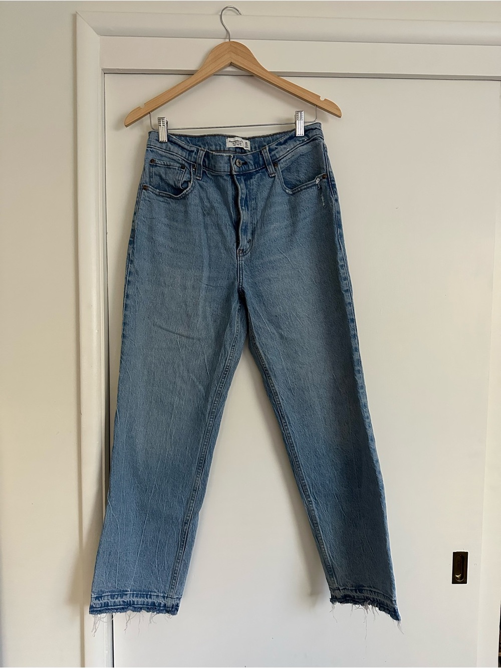 Abercrombie Ultra High Rise 90s Straight Jean - Picture 2 of 4